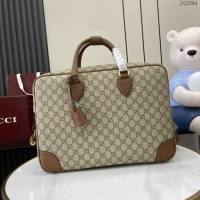 Gucci專櫃古馳最新款Emblem系列男士手提公事包 jh2594型號：821149