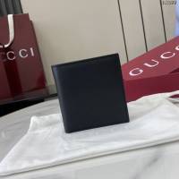 Gucci專櫃古馳最新款Emblem系列對折短夾錢包 jh2599型號：818949