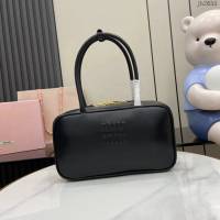MIU MIU專櫃繆繆最新款黑色原廠皮手提女包 jh2655型號：5BB172