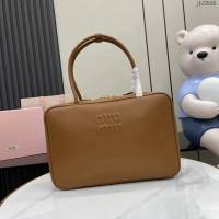 MIU MIU專櫃繆繆最新款Beau手袋原廠皮手提公事包 jh2656型號：5BB117，5BB163