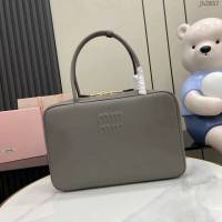 MIU MIU專櫃繆繆最新款Beau手袋原廠皮手提公事包 jh2657型號：5BB117，5BB163