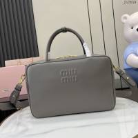 MIU MIU專櫃繆繆最新款二代肩帶款Beau手袋原廠皮手提公事包 jh2659型號：5BB117