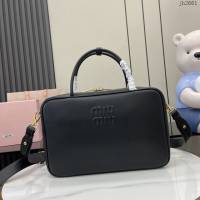 MIU MIU專櫃繆繆最新款二代肩帶款Beau手袋原廠皮手提公事包 jh2661型號：5BB117