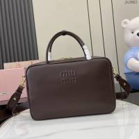 MIU MIU專櫃繆繆最新款二代肩帶款Beau手袋原廠皮手提公事包 jh2662型號：5BB117