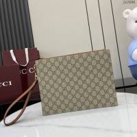 Gucci專櫃古馳最新款Emblem系列男士手拿包 jh2696型號：821155