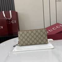 Gucci專櫃古馳最新款Emblem系列經典圖案全拉鏈錢包男士長錢夾 jh2698型號：821207
