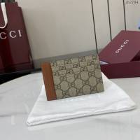 Gucci專櫃古馳最新款Emblem系列經典圖案卡包男士卡片夾 jh2704型號：821208