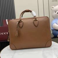 Gucci專櫃古馳最新款Emblem系列男士旅行手提公事包 jh2709型號：821149