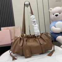 MIU MIU專櫃繆繆最新款中古腋下餃子包 jh2727型號：5BG306