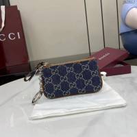 Gucci專櫃古馳最新款Emblem系列飾包帶卡片夾零錢包 jh2817型號：819113