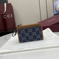 Gucci專櫃古馳最新款Emblem系列飾包帶卡片夾零錢包 jh2818型號：821804