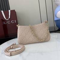Gucci專櫃古馳最新款Emblem系列超迷你肩背包鏈條女包 jh2851型號：815278