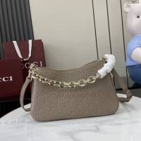 Gucci專櫃古馳最新款Emblem系列小號肩背包鏈條女包 jh2854型號：815263