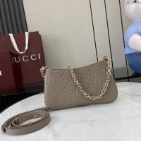 Gucci專櫃古馳最新款Emblem系列超迷你肩背包鏈條女包 jh2856型號：815278