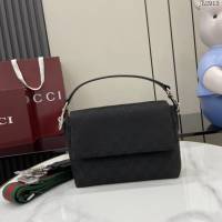 Gucci專櫃古馳2025春夏系列最新款男士手袋手提肩背包 jh2913型號：821617
