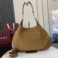 Gucci專櫃古馳最新款Body雙鎖扣肩背包 jh2931型號：834981