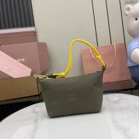 MIU MIU專櫃繆繆最新款帆布飯盒包肩背包 jh2937型號：5NE841