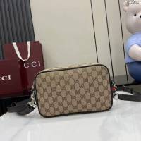 Gucci專櫃古馳最新款小號男士單肩斜挎包 jh2952型號：834802