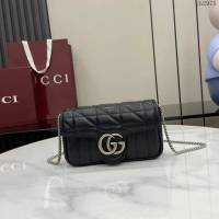 Gucci專櫃古馳最新款Marmont系列超迷你手袋絎縫V型原廠皮鏈條斜挎女包 jh2975型號：476433