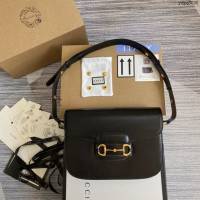 Gucci新款原廠皮女包 古馳1995馬銜扣手袋 Gucci黑色全皮小號翻蓋肩背包 602204  ydg3098