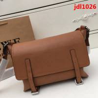 LOEWE羅意威 專櫃同步 經典百搭 明星同款 Military Messenger 信使包 0169 男女同款  jdl1026