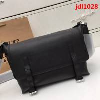LOEWE羅意威 專櫃同步 經典百搭 明星同款 Military Messenger 信使包 0169 男女同款  jdl1028