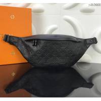 路易威登LV女包 頂級原單 M44388 壓紋小牛皮 Discovery腰包 休閒時尚風格 佩戴於腰間 肩背或斜挎  ydh2668
