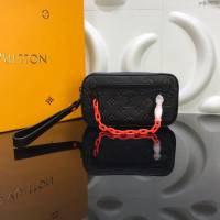 LV女包 M53550 路易威登PochetteVolga手包 LV黑色手拿包 LV小牛皮壓花錢包  ydh3075