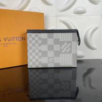 lv新款包包 路易威登Pochette Voyage手拿包 Damier Graphite 3D帆布 經典格紋 lv經典格紋手拿包  ydh3978