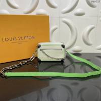 Louis Vuitton新款包包 M44480白皮压花 路易威登Mini Soft Trunk链条包 LV盒子包单肩斜挎包  ydh4213