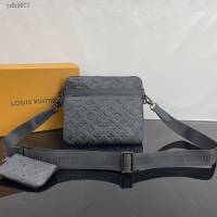 Lv路易威登2023專櫃新款Trio郵差包 LV黑色全皮壓花男士單肩斜挎包 M46602 ydh5077