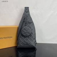 Lv路易威登2023專櫃新款Duo單肩包 LV黑色全皮壓花男士單肩斜挎胸包 M21890 ydh5078