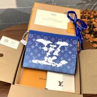 LV專櫃2023新款升級版男士手包 M45480雲朵 路易威登Pochette Voyage手袋手拿包 dn1030