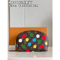 LV專櫃2023新款LV x YK Pochette Cosmetique手拿包 M81867洗漱包 路易威登波點圖案收納包 dn1434