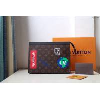 lv手包 M61692 老花絲印 POCHETTE VOYAGE中號手袋 lv男士手拿包  lvqb1142