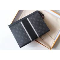 lv手包 Pochette Voyage中號手袋 M64440灰色老花 lv黑花男士手拿包  lvqb1246