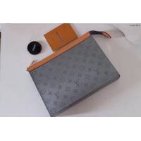 lv手包 M61692 Pochette Voyage中號手袋 黑灰 lv男士手拿包  lvqb1302