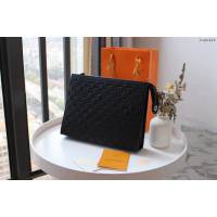lv手包 M61692 壓格 Pochette Voyage中號手袋 lv男士手拿包  lvqb1619