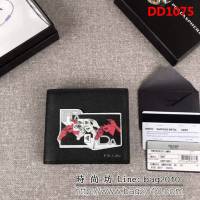 PRADA普拉達 2018最新漫畫印象系列 專櫃最新款 男士短款錢夾 2M0513 DD1075