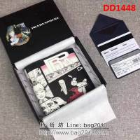 PRADA普拉達 官網同步 2018最新漫畫印象系列 男士卡片夾 2M0513 DD1448
