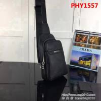 普拉達PRADA原單 最新款男士胸包-專櫃品質 1BD269黑色 自然摔紋皮 PHY1557