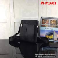 普拉達PRADA原單 2VE378黑色原單荔枝紋 PRADA男士單肩斜挎包 PHY1601