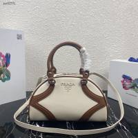 prada女包 普拉達2020年專櫃最新款 小牛皮女士手提包 1BB070 走秀款 prada大號單肩女包  pyd2191