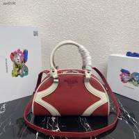 prada女包 普拉達2020年專櫃最新款 小牛皮女士手提包 1BB070 走秀款 prada大號單肩女包  pyd2194