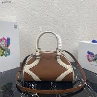 prada女包 普拉達2020年專櫃最新款 小牛皮女士手提包 1BB070 走秀款 prada大號單肩女包  pyd2195