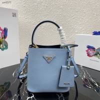 prada女包 普拉達專櫃經典爆款桶包 1BA217 Prada迷你號手提包 Prada Saffiano皮肩背包  pyd2272