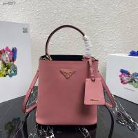 prada女包 普拉達專櫃經典爆款桶包 1BA212 Prada手提包 Prada Saffiano皮肩背包  pyd2273