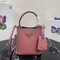 prada女包 普拉達專櫃經典爆款桶包 1BA217 Prada迷你號手提包 Prada Saffiano皮肩背包  pyd2274