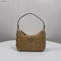 prada女包 普拉達2020專櫃最新款 1NE204 Prada nylon 皺褶Hobo手拎包 Prada復古風腋下包  pyd2301