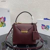 prada女包 普拉達2020專櫃爆款 1BN012 Prada十字紋牛皮肩背女包 Prada手提水桶包  pyd2340